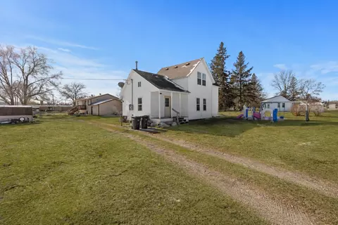201 7th St SW, Little Falls, MN 56345