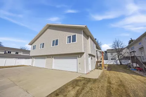 52 Pinewood Blvd, West Fargo, ND 58078