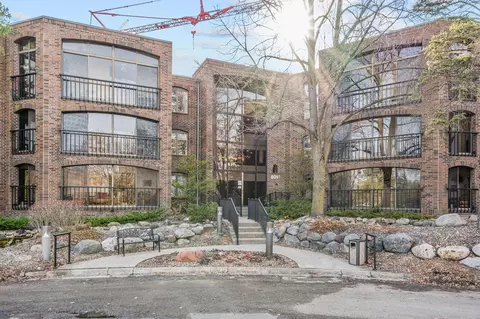6051 Laurel Ave #211, Golden Valley, MN 55416