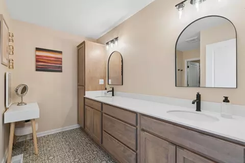 Bath - 6615 Bluestem Way, Excelsior, MN 55331 photo 2 of 3
