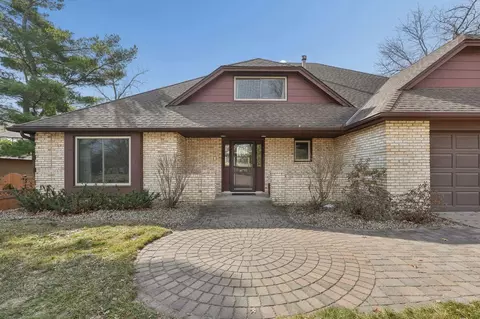 970 Sherwood Rd, Shoreview, MN 55126