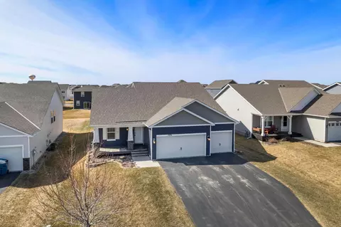1976 Attenborough St, Shakopee, MN 55379