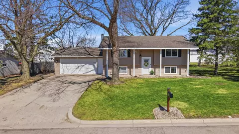 670 Lynwood St SW, Owatonna, MN 55060