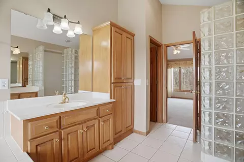 Bath - 3050 Becker Rd, Independence, MN 55359 photo 2 of 3