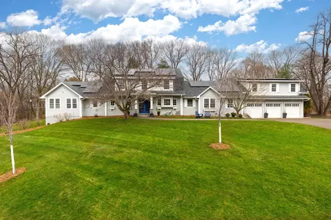 4236 Heathcote Rd, Deephaven, MN 55391