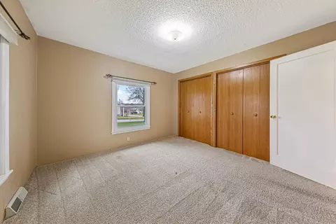 Bedroom - 1172 6th Ave SW, Faribault, MN 55021 photo 1 of 4