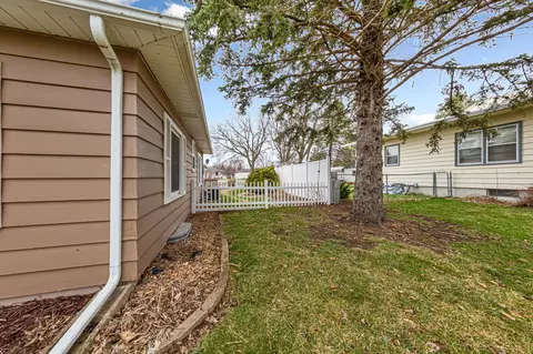 Exterior - 1172 6th Ave SW, Faribault, MN 55021 photo 7 of 10