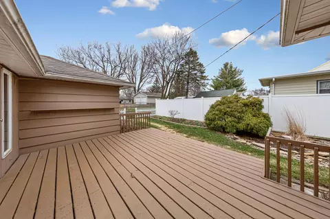 Exterior - 1172 6th Ave SW, Faribault, MN 55021 photo 5 of 10
