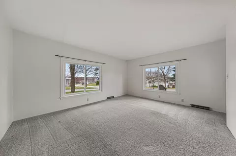 Living - 1172 6th Ave SW, Faribault, MN 55021 photo 2 of 4