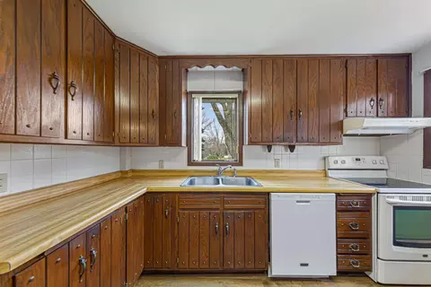 Kitchen - 1172 6th Ave SW, Faribault, MN 55021 photo 2 of 3