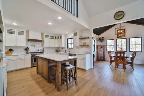 Kitchen - 13792 Oakwood Dr, Baxter, MN 56425 photo 2 of 5