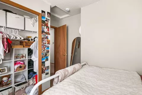 Bedroom - 2425 Vermilion Rd, Duluth, MN 55803 photo 6 of 6