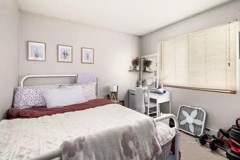 Bedroom - 2425 Vermilion Rd, Duluth, MN 55803 photo 5 of 6