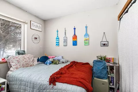 Bedroom - 2425 Vermilion Rd, Duluth, MN 55803 photo 1 of 6