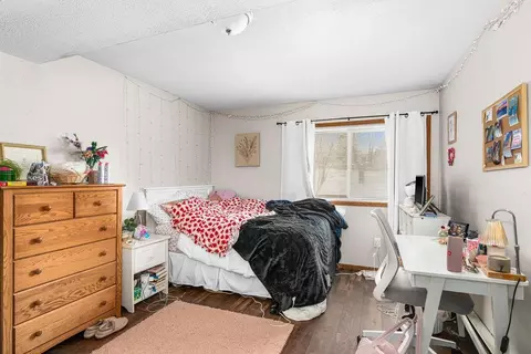 Bedroom - 2425 Vermilion Rd, Duluth, MN 55803 photo 2 of 6
