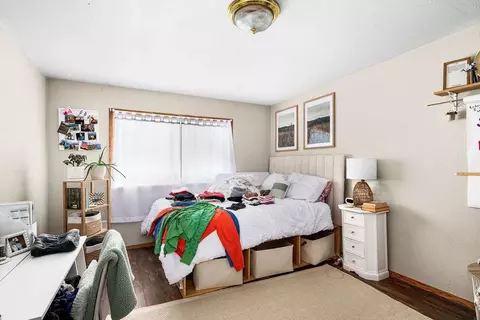 Bedroom - 2425 Vermilion Rd, Duluth, MN 55803 photo 3 of 6