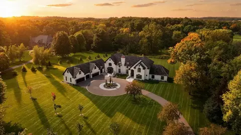 170 Spur Cir, Wayzata, MN 55391