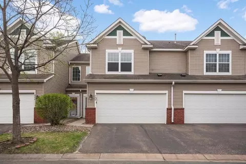 220 Heritage Ln, Circle Pines, MN 55014