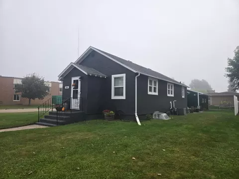 Exterior - 300 E 2nd Ave S, Cavalier, ND 58220 photo 2 of 3