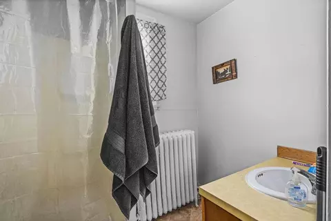 Bath - 902 N 11th Ave E, Duluth, MN 55805 photo 1 of 1