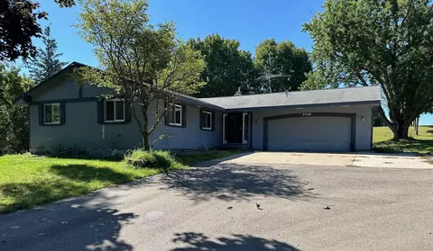 9340 Pierson Lake Dr, Chaska, MN 55318