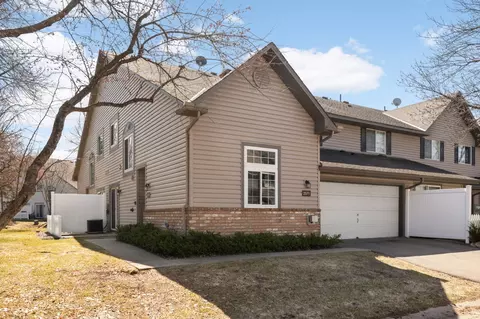 2571 Bedford Ct, Mendota Heights, MN 55120