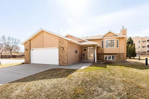 61 Fremont Dr S, Fargo, ND 58103
