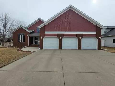 525 E 10th St E, West Fargo, ND 58078