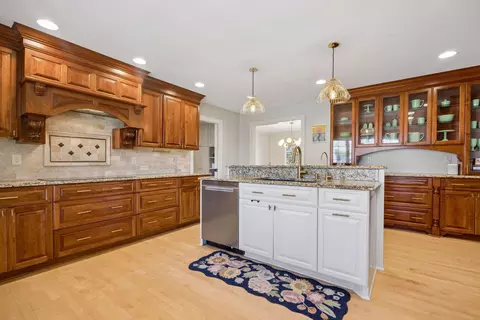 Kitchen - 7015 Lanham Ln, Edina, MN 55439 photo 5 of 6