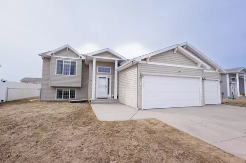 4241 17th St S, Moorhead, MN 56560