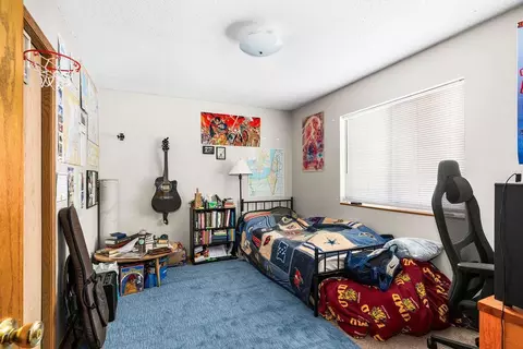 Bedroom - 2417 Vermilion Rd, Duluth, MN 55803 photo 4 of 8