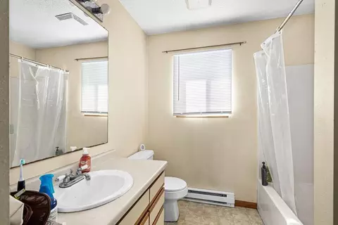 Bath - 2417 Vermilion Rd, Duluth, MN 55803 photo 2 of 4