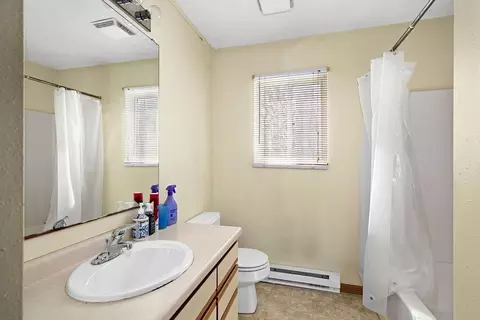 Bath - 2417 Vermilion Rd, Duluth, MN 55803 photo 4 of 4