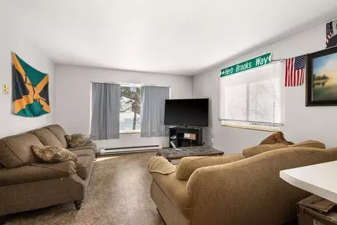 Living - 2417 Vermilion Rd, Duluth, MN 55803 photo 1 of 3