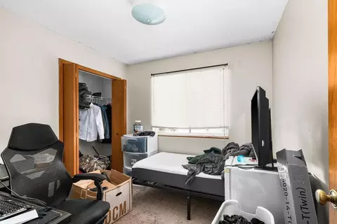 Bedroom - 2417 Vermilion Rd, Duluth, MN 55803 photo 2 of 8