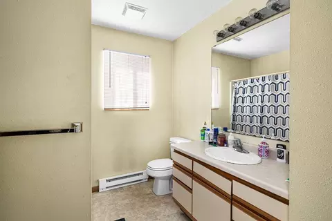 Bath - 2417 Vermilion Rd, Duluth, MN 55803 photo 3 of 4
