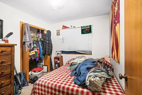 Bedroom - 2417 Vermilion Rd, Duluth, MN 55803 photo 6 of 8