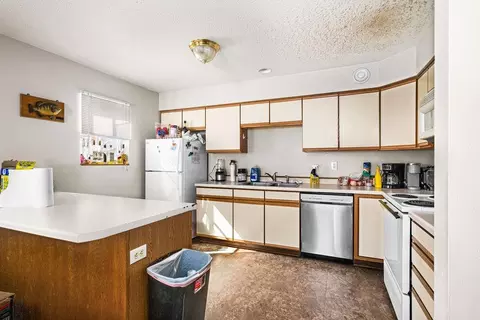 Kitchen - 2417 Vermilion Rd, Duluth, MN 55803 photo 3 of 3