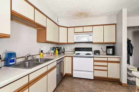 Kitchen - 2417 Vermilion Rd, Duluth, MN 55803 photo 1 of 3
