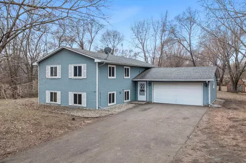 9527 Parrish Ave NE, Elk River, MN 55330
