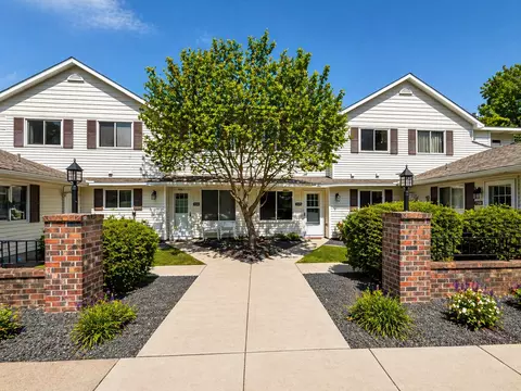 7570 15th Street Ln N, Oakdale, MN 55128