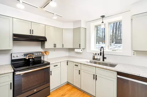 Kitchen - 4286 Lavaque Rd, Hermantown, MN 55811 photo 3 of 6