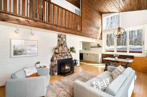 Living - 4286 Lavaque Rd, Hermantown, MN 55811 photo 4 of 8