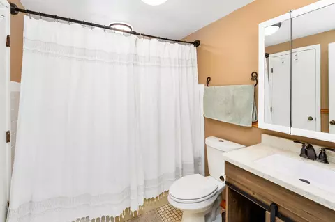 Bath - 4286 Lavaque Rd, Hermantown, MN 55811 photo 1 of 3