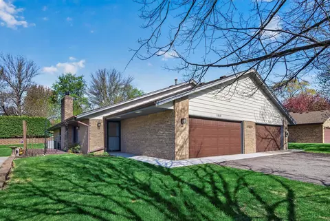 2810 Robinwood Way, Woodbury, MN 55125