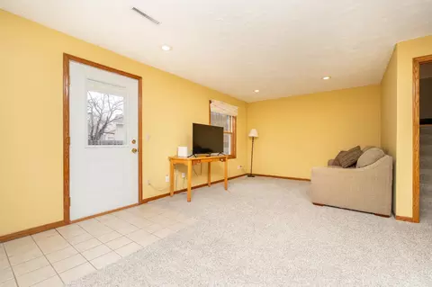 Living - 1817 Ruby Cir, Shakopee, MN 55379 photo 2 of 4