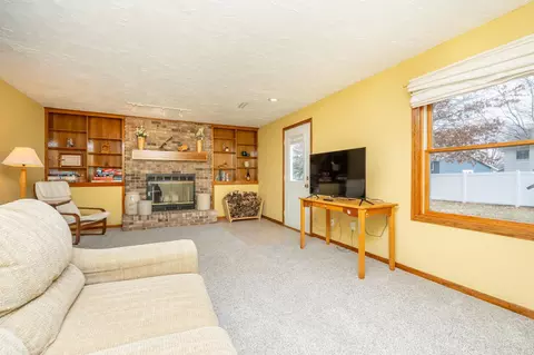 Living - 1817 Ruby Cir, Shakopee, MN 55379 photo 4 of 4
