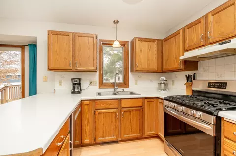 Kitchen - 1817 Ruby Cir, Shakopee, MN 55379 photo 3 of 5
