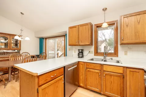 Kitchen - 1817 Ruby Cir, Shakopee, MN 55379 photo 4 of 5