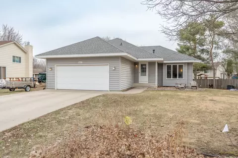 1817 Ruby Cir, Shakopee, MN 55379